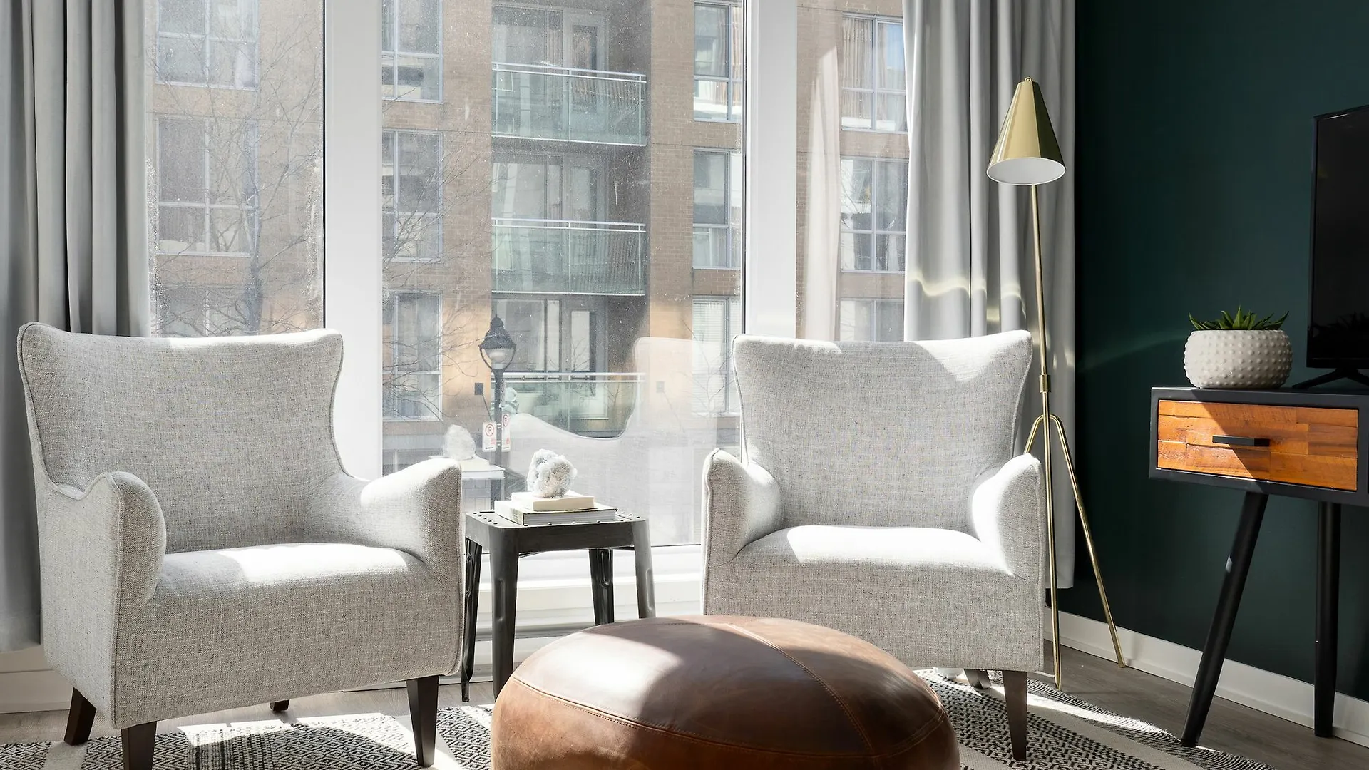 Serene Studio In Quartier Des Spectacles By Sonder مونتريال